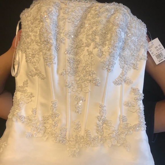 Size 10 Ivory Wedding Dress. New with Tags - Picture 2 of 8